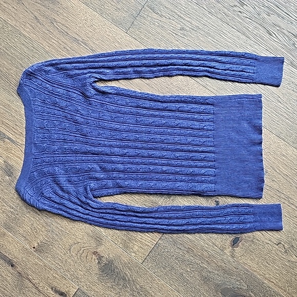 A.E. VNECK SWEATER SIZE SMALL - Picture 5 of 7